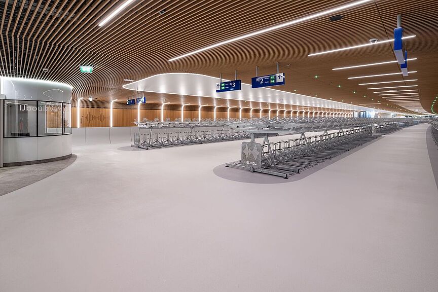 Unterwasser-Fahrradparkhaus in Amsterdam Eingangsbereich des Unterwasser-Fahrradparkhauses in Amsterdam.